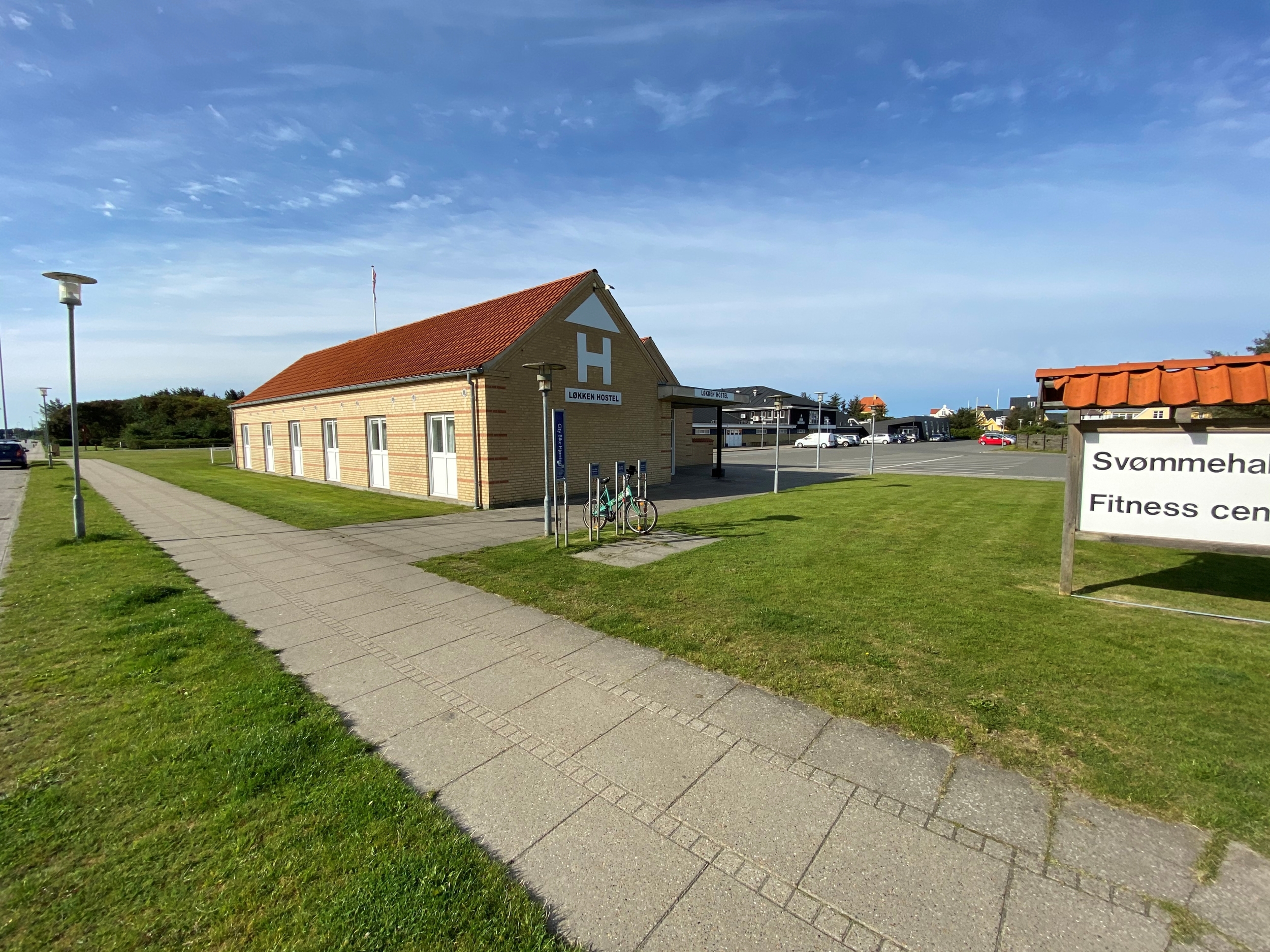 Overnatning i Løkken på hostel med svømmehal og andre faciliteter til